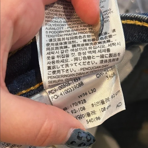 Men's Levi Blue Jeans - Picture 8 of 9